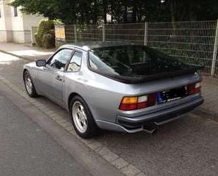 Porsche 944 