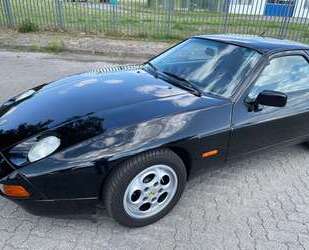 Porsche 928 