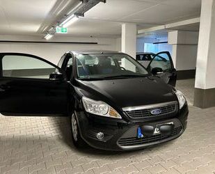 Ford Ford TÜV neu bis 11/26 - Focus 1,6 Sport Metallic Gebrauchtwagen