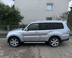 Mitsubishi Mitsubishi Pajero 3,2 DI-D *Edition 25*Navi*AHK*7. Gebrauchtwagen