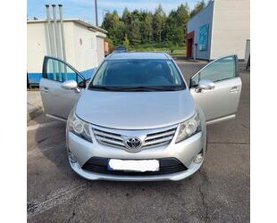 Toyota Toyota Avensis Combi 2,2-l-D-CAT Executive Executi Gebrauchtwagen