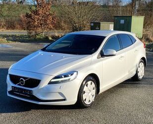 Volvo Volvo V40 Momentum 2.0 D3 AHK TÜV NEU NAVI Gebrauchtwagen