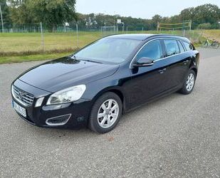 Volvo Volvo V60 T4 , schwarz,gepflegt,AHK, Extras, wenig Gebrauchtwagen