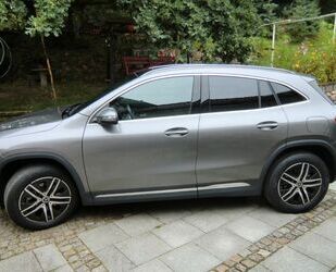 Mercedes-Benz Mercedes-Benz GLA 200 7G-DCT AHK Pano Gebrauchtwagen