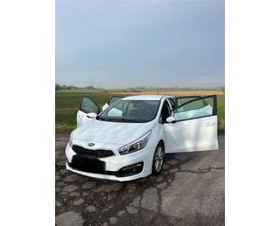 Kia Kia ceed / 8-fach-bereift / wenig Kilometer! Gebrauchtwagen