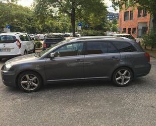 Toyota Toyota Avensis Combi Executive 2,2-l-D-CAT Executi Gebrauchtwagen