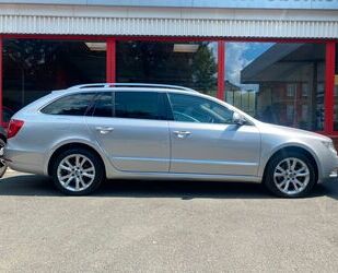 Skoda Skoda Superb Combi Elegance Leder/Navi/Xenon/R17/4 Gebrauchtwagen