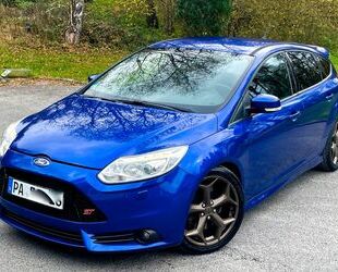 Ford Ford Focus Lim. ST 2,0 Turbo H+R Recaro Gebrauchtwagen