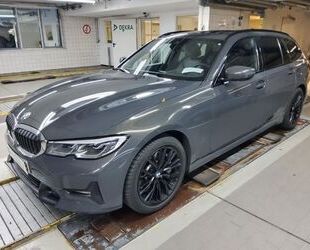 BMW BMW 330d Touring Aut. Sport Line *LASER*HUD*PANO*H Gebrauchtwagen