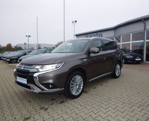 Mitsubishi Mitsubishi Outlander PHEV 4WD >Allrad/AUT/SHZ/KAM/ Gebrauchtwagen