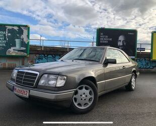 Mercedes-Benz Mercedes-Benz 220 W124 Coupe