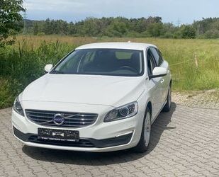 Volvo Volvo V60 Kombi Momentum AWD Gebrauchtwagen