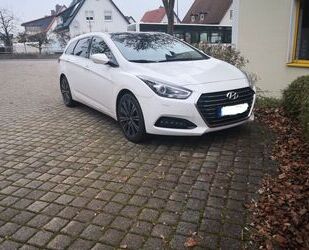 Hyundai Hyundai i40 1.7 CRDi 104kW blue Premium Premium Gebrauchtwagen