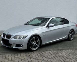 BMW BMW 325i Coupé M Sport Schalter Navi LED LCI E92 Gebrauchtwagen