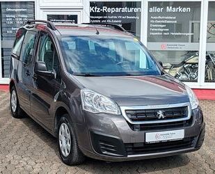 Peugeot Peugeot Partner Tepee 1,2 active~1.Hand~AHK~PDC~81 Gebrauchtwagen