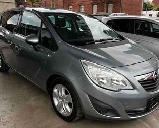 Opel Opel Meriva Design Edition 1.4T KLIMA*SHZ*PDC*LS*R Gebrauchtwagen