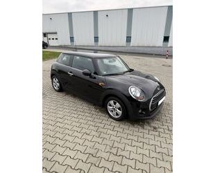 Mini MINI One , BJ 11/2016, Schwarz, 8-fach bereift Gebrauchtwagen