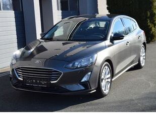 Ford Ford Focus 1,0 EcoBoost Titanium LED Klimaa. ALU 1 Gebrauchtwagen