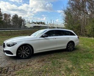 Mercedes-Benz Mercedes-Benz E 300 e T Autom. - Benziner-Hybrid A Gebrauchtwagen