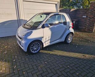 Smart Smart ForTwo coupé 1.0 52kW mhd white limited whit Gebrauchtwagen