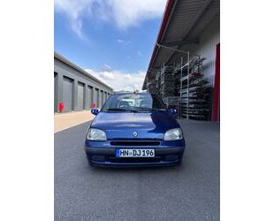 Renault Renault Clio 1.4 RT Slalom Gebrauchtwagen