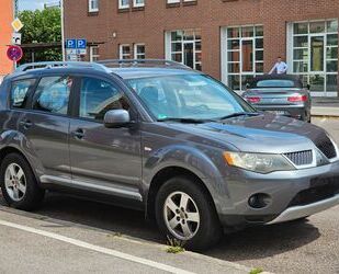 Mitsubishi Mitsubishi Outlander 2.0 DI-D Invite 4WD DPF, Reif Gebrauchtwagen