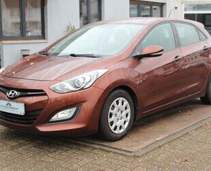 Hyundai Hyundai i30 Classic*1.Hand*Service Neu*TÜV Neu*Nav Gebrauchtwagen