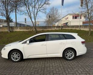 Toyota Toyota Avensis Kombi Edition Aut. PDC AHK Navi Kam Gebrauchtwagen