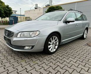 Volvo Volvo V70 D2 Momentum LEDER + NAVI + XENON + SHD+ Gebrauchtwagen