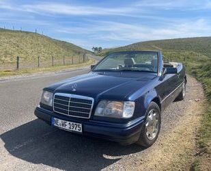 Mercedes-Benz Mercedes-Benz E 320 Cabrio - blau / beige Gebrauchtwagen