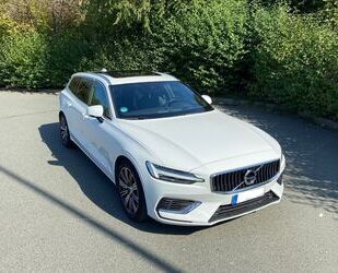 Volvo Volvo V60 T8 B&W Vmax Pano 0,5% AHK WR Garantie Gebrauchtwagen