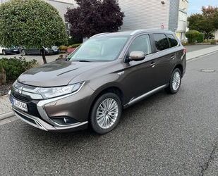 Mitsubishi Mitsubishi Plug-in Hybrid Outlander 2.0 MIVEC PLUG Gebrauchtwagen