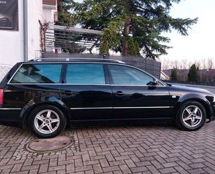 VW Volkswagen PASSAT KOMBI 1.8 T Highline*LEDER*XENON Gebrauchtwagen