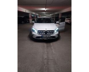 Mercedes-Benz Mercedes-Benz GLA 180 DCT - Gebrauchtwagen