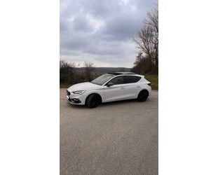 Seat Seat Leon 1.5 eTSI ACT FR DSG Pano,AHK,SHZ,LHZ Gebrauchtwagen