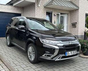 Mitsubishi Mitsubishi Outlander 2.4 MIVEC PLUG-IN HYBRID 4WD Gebrauchtwagen