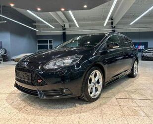 Ford Ford Focus Turnier ST Leder Bi-Xenon Kamera USB Na Gebrauchtwagen