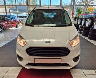 Ford Ford Tourneo Courier Titanium Navi AHK DAB PDC 1HD Gebrauchtwagen