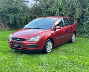 Ford Ford Focus Turnier *AHK*Klima*Sitzheiz.*Scheibenhe Gebrauchtwagen