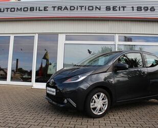 Toyota Toyota Aygo AYGO x-play Team D 15880 Km Winterräd Gebrauchtwagen