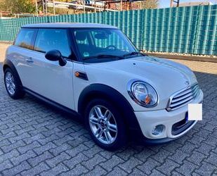 Mini MINI One 72 kW | 8-fach | Panodach | Navi Gebrauchtwagen