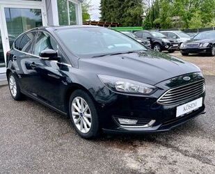 Ford Ford Focus Lim. Titanium*Navi*Parkpilot*Glasdach* Gebrauchtwagen