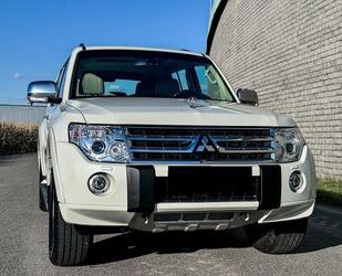 Mitsubishi Mitsubishi Pajero 3,8 V6 MIVEC 4WD Automatik Insty Gebrauchtwagen