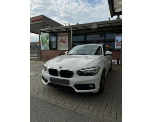 BMW BMW 118i Sport Line Garantie*NAVI*RFK*PDC*SHZ* Gebrauchtwagen