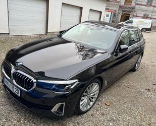 BMW BMW 530i xDrive Touring Luxury Line Panoramad Head Gebrauchtwagen