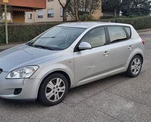 Kia Kia ceed / Ceed Klima AHK Tüv 8/25 Multifunktion Gebrauchtwagen