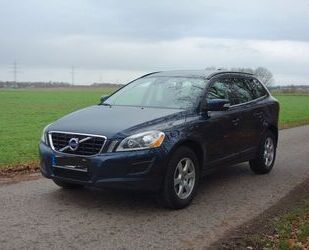 Volvo Volvo XC60 D3 AHK Navi S-HFT Xenon 2WD SoWiRäder Gebrauchtwagen