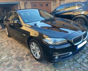 BMW BMW 525d xDrive Touring Luxury Line SCHECKHEFT VO Gebrauchtwagen