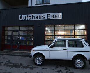 Lada Lada Taiga Basis 4x4 Servo AHK ABS 15200Km org Gebrauchtwagen