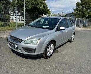 Ford Ford Focus 1.6 TDCI Ghia 1. Hand *PDC*Klimaauto.*D Gebrauchtwagen